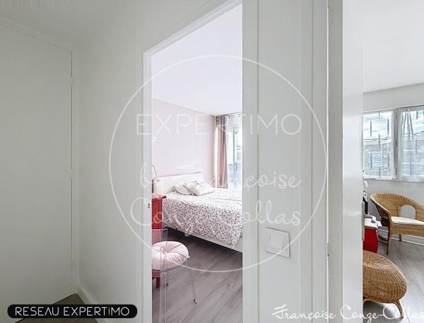 Appartement 2 chambres, loggia, balcon, cave, parking, piscine