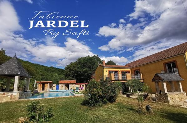 VILLA SPACIEUSE 4 CH - PISCINE - ENVIRONNEMENT CALME -