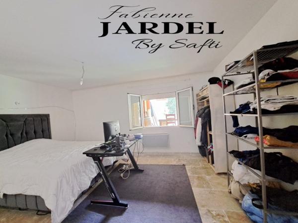 VILLA SPACIEUSE 4 CH - PISCINE - ENVIRONNEMENT CALME -