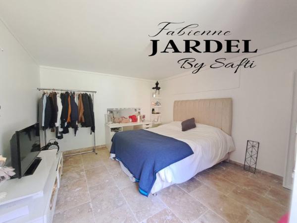 VILLA SPACIEUSE 4 CH - PISCINE - ENVIRONNEMENT CALME -