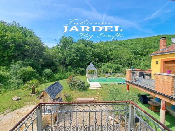 VILLA SPACIEUSE 4 CH - PISCINE - ENVIRONNEMENT CALME -