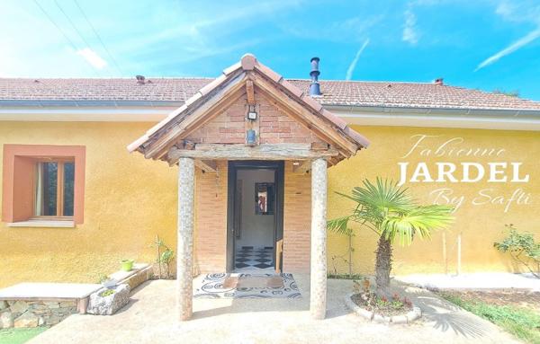 VILLA SPACIEUSE 4 CH - PISCINE - ENVIRONNEMENT CALME -