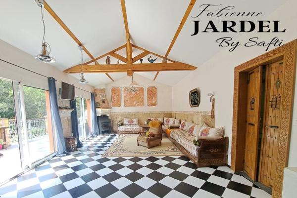 VILLA SPACIEUSE 4 CH - PISCINE - ENVIRONNEMENT CALME -