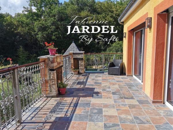 VILLA SPACIEUSE 4 CH - PISCINE - ENVIRONNEMENT CALME -