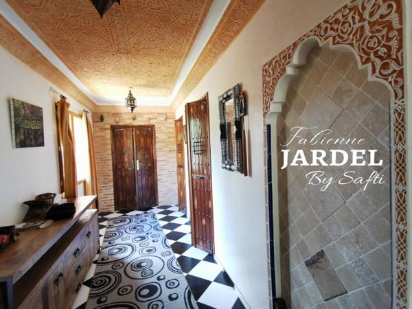 VILLA SPACIEUSE 4 CH - PISCINE - ENVIRONNEMENT CALME -