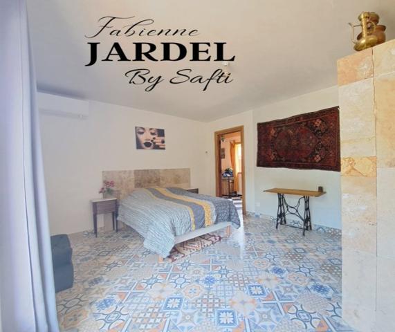 VILLA SPACIEUSE 4 CH - PISCINE - ENVIRONNEMENT CALME -