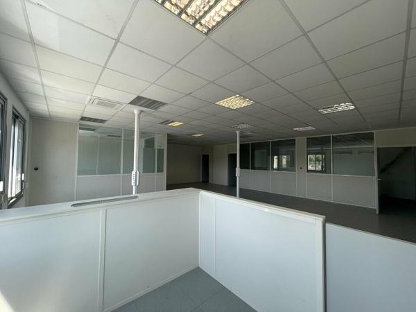 A LOUER - LE HAVRE - QUARTIER DES MAGASINS GENERAUX - BUREAUX - 132 m²