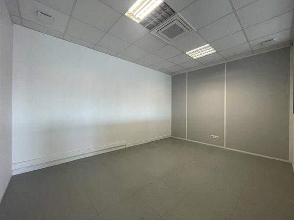 A LOUER - LE HAVRE - QUARTIER DES MAGASINS GENERAUX - BUREAUX - 132 m²