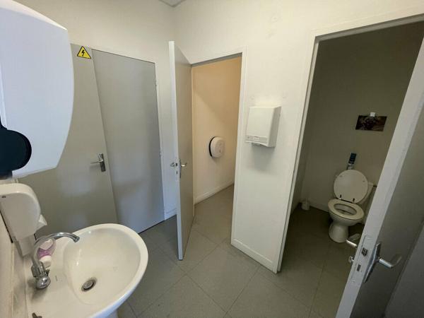 A LOUER - LE HAVRE - QUARTIER DES MAGASINS GENERAUX - BUREAUX - 132 m²