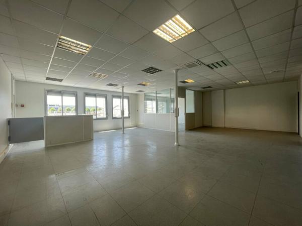 A LOUER - LE HAVRE - QUARTIER DES MAGASINS GENERAUX - BUREAUX - 132 m²