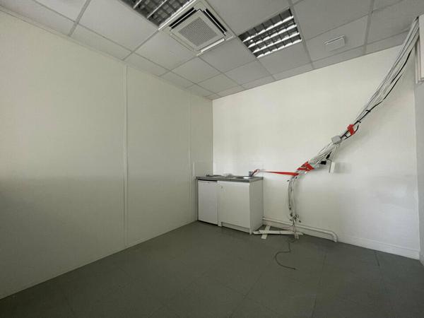 A LOUER - LE HAVRE - QUARTIER DES MAGASINS GENERAUX - BUREAUX - 132 m²