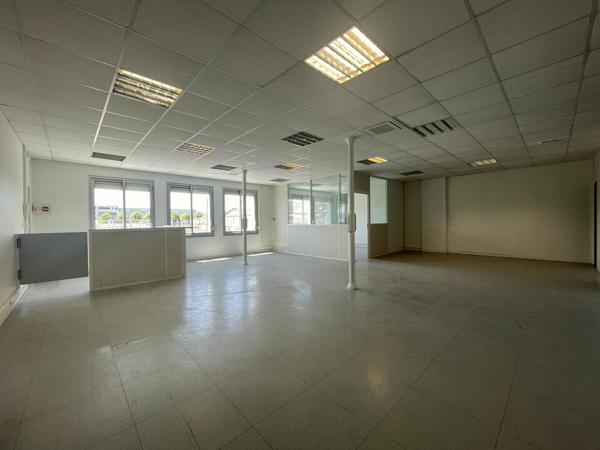A LOUER - LE HAVRE - QUARTIER DES MAGASINS GENERAUX - BUREAUX - 132 m²
