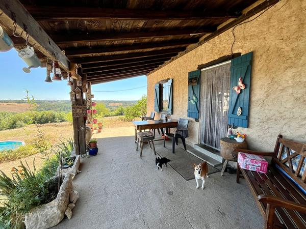 Maison individuelle avec 2,5 hectares, grange, Millac