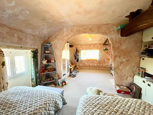 Maison individuelle avec 2,5 hectares, grange, Millac