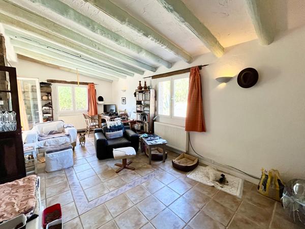 Maison individuelle avec 2,5 hectares, grange, Millac