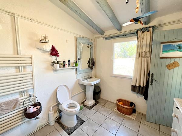 Maison individuelle avec 2,5 hectares, grange, Millac
