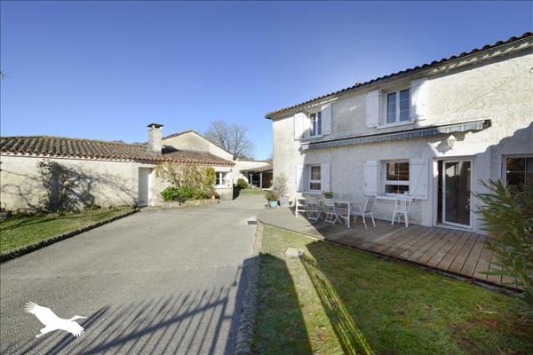 Maison à vendre |  Puymoyen |  8 pièces | 158 m²