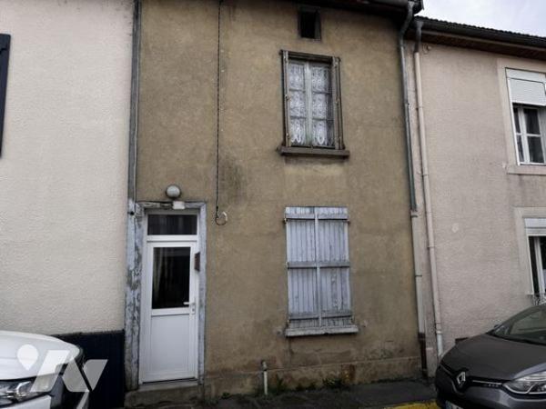 Maison de village à rénover.