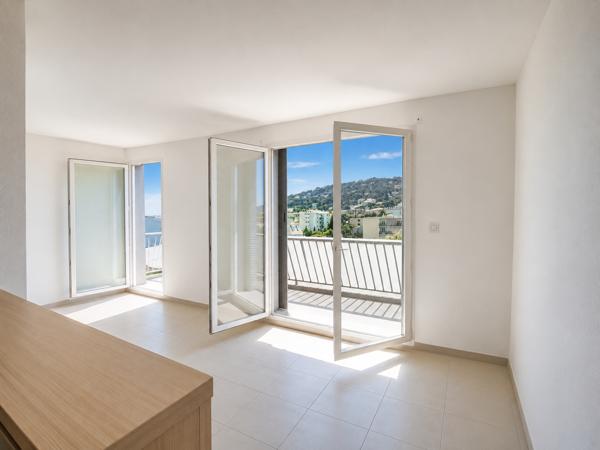 Appartement
         1 pièce
        - 33 m² 129 900 € *