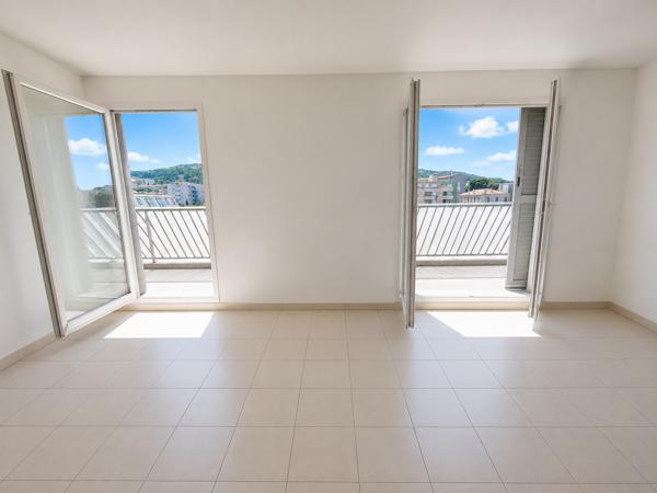 Appartement
         1 pièce
        - 33 m² 129 900 € *