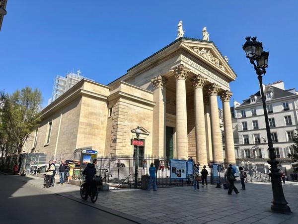 DEUX PIÈCES BAIGNÉ DE LUMIÈRE ET TERRASSE DE 10M2