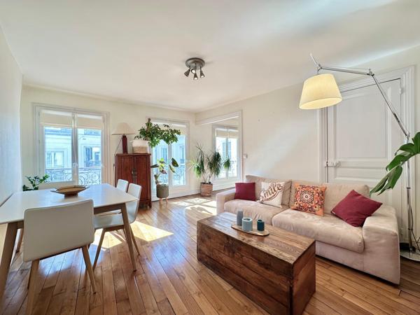 DEUX PIÈCES BAIGNÉ DE LUMIÈRE ET TERRASSE DE 10M2