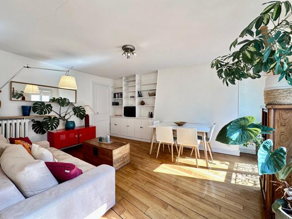 DEUX PIÈCES BAIGNÉ DE LUMIÈRE ET TERRASSE DE 10M2