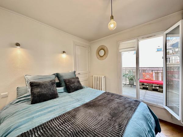 DEUX PIÈCES BAIGNÉ DE LUMIÈRE ET TERRASSE DE 10M2