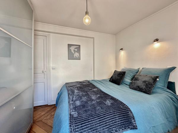 DEUX PIÈCES BAIGNÉ DE LUMIÈRE ET TERRASSE DE 10M2