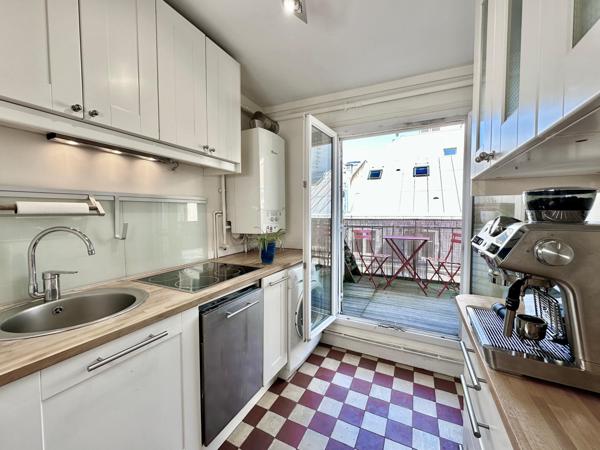 DEUX PIÈCES BAIGNÉ DE LUMIÈRE ET TERRASSE DE 10M2