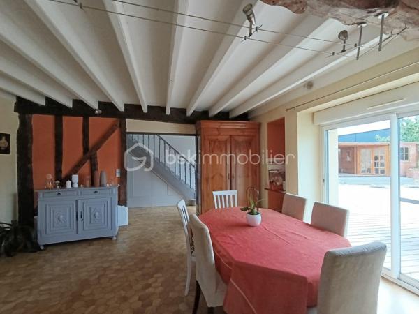 Découvrez cette magnifique longère de caractère mitoyenne d'un côté d'environ 143 m² à proximité du centre bourg de Saint-Gilles, elle bénéficie d'un agréable terrain arboré d'environ 1000 m².

Le charme de l'ancien vous séduira avec au rez-de-chaussée, une entrée avec coin bureau et rangements, un salon séjour chaleureux avec poêle à bois, une cuisine aménagée et équipée, une chambre, un cellier et un WC indépendant.

A l'étage vous disposez de trois belles chambres, d'une salle d'eau, d'une salle de bains, d'un WC indépendant ainsi que d'un débarras. Chauffage au fioul.

Exposé plein Sud, vous pourrez profiter d'une terrasse bois ainsi que d'un chalet pour des moments de détente entre amis ou en famille.

Vous disposez d'une cour gravillonnée, d'une dépendance avec garage et d'un garage accolé.

Pour compléter le tout vous trouverez sur le terrain un potager ainsi que de nombreux arbres fruitiers et vous bénéficiez d'un droit de puisage.

A seulement 10 minutes de RENNES, vous profitez des commodités de Rennes Métropole.
Une maison idéale pour une famille à la recherche de tranquillité tout en restant proche des commerces, écoles et transports.

A découvrir sans tarder.