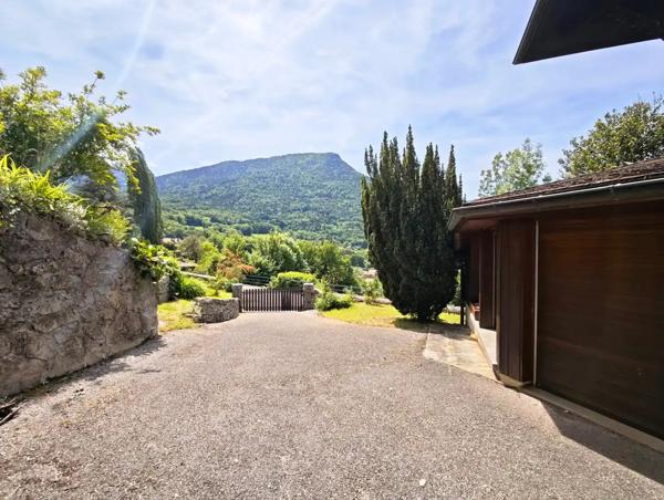 FAVERGES. MAISON MITOYENNE AVEC TERRAIN DE 650M²
