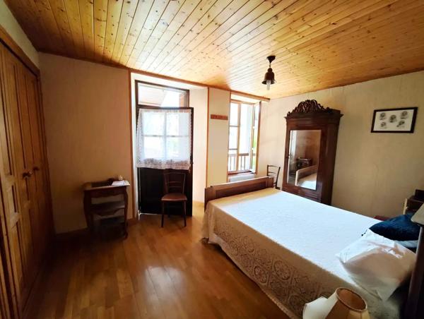 FAVERGES. MAISON MITOYENNE AVEC TERRAIN DE 650M²