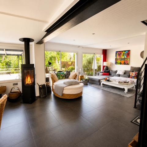 Taussat-les-Bains – Maison contemporaine rénovée avec terrasse, vue boisée et aperçu Bassin