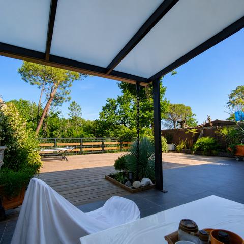Taussat-les-Bains – Maison contemporaine rénovée avec terrasse, vue boisée et aperçu Bassin