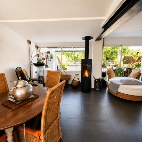 Taussat-les-Bains – Maison contemporaine rénovée avec terrasse, vue boisée et aperçu Bassin