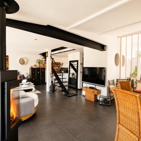 Taussat-les-Bains – Maison contemporaine rénovée avec terrasse, vue boisée et aperçu Bassin
