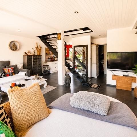 Taussat-les-Bains – Maison contemporaine rénovée avec terrasse, vue boisée et aperçu Bassin