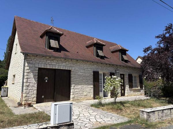 Maison ancienne - Montignac-lascaux Jolie maison en pierre à Montignac-Lascaux, offrant une chambre de plain-pied, un joli jardin, proche commerces et services.