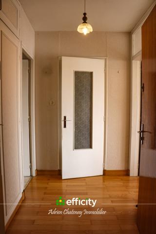 Appartement
         4 pièces
        - 79 m² 178 500 € *