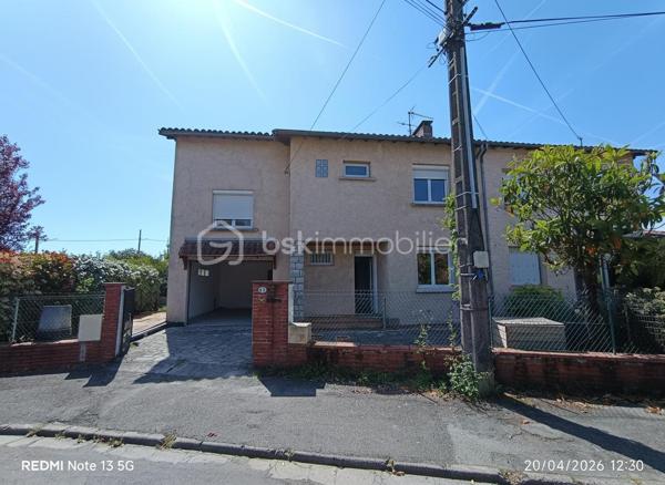 🚨 URGENT –  FORT POTENTIEL , OPPORTUNITÉ RARE À L'UNION (SAINT-CAPRAIS) 🚨

🔥 Villa 7 pièces + studio indépendant – 107.87 m² surface habitable  – Fort potentiel 🔥

📍 Quartier prisé • Calme • Proche Toulouse et commodités

🏡 Maison orientée Nord/Sud sur un terrain de 330 m² avec jardin arboré 🌿 et grand garage de 31 m².

✨ Le vrai plus ? Une maison qui s'adapte à votre projet de vie !
💡 Projetez-vous :
• Créez une suite parentale avec dressing et salle d'eau privative en reliant l'appartement à la maison.
• Conservez les 3 chambres à l'étage pour les enfants, avec leur propre salle de bain.
• Aménagez une 4ᵉ chambre au rez-de-chaussée pour recevoir, télétravailler ou anticiper l'avenir.
• Préservez l'indépendance du studio pour un revenu locatif, une profession libérale ou pour accueillir vos proches.

⭐ Ses atouts :
✅ Quartier très recherché de Saint-Caprais
✅ Fort potentiel de valorisation après rénovation 🔨
✅ Multiples possibilités d'aménagement
✅ Maison lumineuse et évolutive
✅ Environnement calme et résidentiel 🌳

💰 Prix : 279 000 €

⚡ Un bien rare qui ne demande qu'à révéler tout son potentiel. Venez imaginer la maison qui vous ressemble !

📞 Contactez nous rapidement pour une visite.