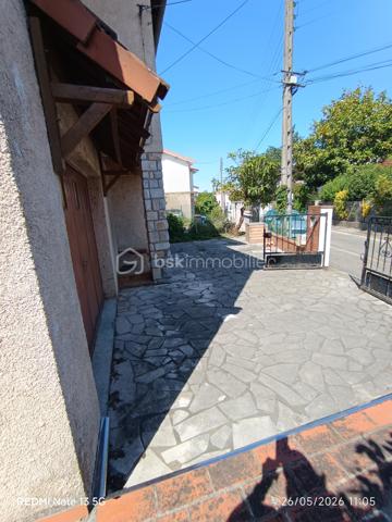 🚨 URGENT –  FORT POTENTIEL , OPPORTUNITÉ RARE À L'UNION (SAINT-CAPRAIS) 🚨

🔥 Villa 7 pièces + studio indépendant – 107.87 m² surface habitable  – Fort potentiel 🔥

📍 Quartier prisé • Calme • Proche Toulouse et commodités

🏡 Maison orientée Nord/Sud sur un terrain de 330 m² avec jardin arboré 🌿 et grand garage de 31 m².

✨ Le vrai plus ? Une maison qui s'adapte à votre projet de vie !
💡 Projetez-vous :
• Créez une suite parentale avec dressing et salle d'eau privative en reliant l'appartement à la maison.
• Conservez les 3 chambres à l'étage pour les enfants, avec leur propre salle de bain.
• Aménagez une 4ᵉ chambre au rez-de-chaussée pour recevoir, télétravailler ou anticiper l'avenir.
• Préservez l'indépendance du studio pour un revenu locatif, une profession libérale ou pour accueillir vos proches.

⭐ Ses atouts :
✅ Quartier très recherché de Saint-Caprais
✅ Fort potentiel de valorisation après rénovation 🔨
✅ Multiples possibilités d'aménagement
✅ Maison lumineuse et évolutive
✅ Environnement calme et résidentiel 🌳

💰 Prix : 279 000 €

⚡ Un bien rare qui ne demande qu'à révéler tout son potentiel. Venez imaginer la maison qui vous ressemble !

📞 Contactez nous rapidement pour une visite.