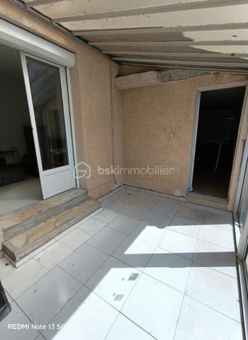 🚨 URGENT –  FORT POTENTIEL , OPPORTUNITÉ RARE À L'UNION (SAINT-CAPRAIS) 🚨

🔥 Villa 7 pièces + studio indépendant – 107.87 m² surface habitable  – Fort potentiel 🔥

📍 Quartier prisé • Calme • Proche Toulouse et commodités

🏡 Maison orientée Nord/Sud sur un terrain de 330 m² avec jardin arboré 🌿 et grand garage de 31 m².

✨ Le vrai plus ? Une maison qui s'adapte à votre projet de vie !
💡 Projetez-vous :
• Créez une suite parentale avec dressing et salle d'eau privative en reliant l'appartement à la maison.
• Conservez les 3 chambres à l'étage pour les enfants, avec leur propre salle de bain.
• Aménagez une 4ᵉ chambre au rez-de-chaussée pour recevoir, télétravailler ou anticiper l'avenir.
• Préservez l'indépendance du studio pour un revenu locatif, une profession libérale ou pour accueillir vos proches.

⭐ Ses atouts :
✅ Quartier très recherché de Saint-Caprais
✅ Fort potentiel de valorisation après rénovation 🔨
✅ Multiples possibilités d'aménagement
✅ Maison lumineuse et évolutive
✅ Environnement calme et résidentiel 🌳

💰 Prix : 279 000 €

⚡ Un bien rare qui ne demande qu'à révéler tout son potentiel. Venez imaginer la maison qui vous ressemble !

📞 Contactez nous rapidement pour une visite.