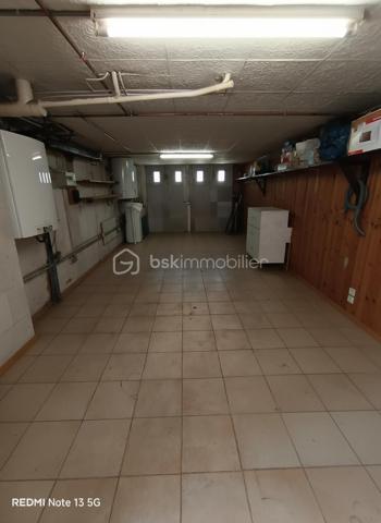 🚨 URGENT –  FORT POTENTIEL , OPPORTUNITÉ RARE À L'UNION (SAINT-CAPRAIS) 🚨

🔥 Villa 7 pièces + studio indépendant – 107.87 m² surface habitable  – Fort potentiel 🔥

📍 Quartier prisé • Calme • Proche Toulouse et commodités

🏡 Maison orientée Nord/Sud sur un terrain de 330 m² avec jardin arboré 🌿 et grand garage de 31 m².

✨ Le vrai plus ? Une maison qui s'adapte à votre projet de vie !
💡 Projetez-vous :
• Créez une suite parentale avec dressing et salle d'eau privative en reliant l'appartement à la maison.
• Conservez les 3 chambres à l'étage pour les enfants, avec leur propre salle de bain.
• Aménagez une 4ᵉ chambre au rez-de-chaussée pour recevoir, télétravailler ou anticiper l'avenir.
• Préservez l'indépendance du studio pour un revenu locatif, une profession libérale ou pour accueillir vos proches.

⭐ Ses atouts :
✅ Quartier très recherché de Saint-Caprais
✅ Fort potentiel de valorisation après rénovation 🔨
✅ Multiples possibilités d'aménagement
✅ Maison lumineuse et évolutive
✅ Environnement calme et résidentiel 🌳

💰 Prix : 279 000 €

⚡ Un bien rare qui ne demande qu'à révéler tout son potentiel. Venez imaginer la maison qui vous ressemble !

📞 Contactez nous rapidement pour une visite.