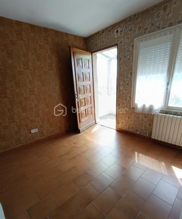 🚨 URGENT –  FORT POTENTIEL , OPPORTUNITÉ RARE À L'UNION (SAINT-CAPRAIS) 🚨

🔥 Villa 7 pièces + studio indépendant – 107.87 m² surface habitable  – Fort potentiel 🔥

📍 Quartier prisé • Calme • Proche Toulouse et commodités

🏡 Maison orientée Nord/Sud sur un terrain de 330 m² avec jardin arboré 🌿 et grand garage de 31 m².

✨ Le vrai plus ? Une maison qui s'adapte à votre projet de vie !
💡 Projetez-vous :
• Créez une suite parentale avec dressing et salle d'eau privative en reliant l'appartement à la maison.
• Conservez les 3 chambres à l'étage pour les enfants, avec leur propre salle de bain.
• Aménagez une 4ᵉ chambre au rez-de-chaussée pour recevoir, télétravailler ou anticiper l'avenir.
• Préservez l'indépendance du studio pour un revenu locatif, une profession libérale ou pour accueillir vos proches.

⭐ Ses atouts :
✅ Quartier très recherché de Saint-Caprais
✅ Fort potentiel de valorisation après rénovation 🔨
✅ Multiples possibilités d'aménagement
✅ Maison lumineuse et évolutive
✅ Environnement calme et résidentiel 🌳

💰 Prix : 279 000 €

⚡ Un bien rare qui ne demande qu'à révéler tout son potentiel. Venez imaginer la maison qui vous ressemble !

📞 Contactez nous rapidement pour une visite.