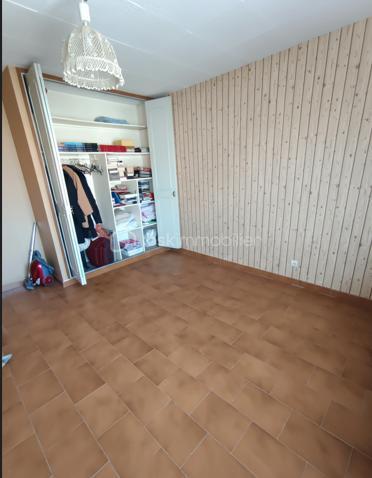🚨 URGENT –  FORT POTENTIEL , OPPORTUNITÉ RARE À L'UNION (SAINT-CAPRAIS) 🚨

🔥 Villa 7 pièces + studio indépendant – 107.87 m² surface habitable  – Fort potentiel 🔥

📍 Quartier prisé • Calme • Proche Toulouse et commodités

🏡 Maison orientée Nord/Sud sur un terrain de 330 m² avec jardin arboré 🌿 et grand garage de 31 m².

✨ Le vrai plus ? Une maison qui s'adapte à votre projet de vie !
💡 Projetez-vous :
• Créez une suite parentale avec dressing et salle d'eau privative en reliant l'appartement à la maison.
• Conservez les 3 chambres à l'étage pour les enfants, avec leur propre salle de bain.
• Aménagez une 4ᵉ chambre au rez-de-chaussée pour recevoir, télétravailler ou anticiper l'avenir.
• Préservez l'indépendance du studio pour un revenu locatif, une profession libérale ou pour accueillir vos proches.

⭐ Ses atouts :
✅ Quartier très recherché de Saint-Caprais
✅ Fort potentiel de valorisation après rénovation 🔨
✅ Multiples possibilités d'aménagement
✅ Maison lumineuse et évolutive
✅ Environnement calme et résidentiel 🌳

💰 Prix : 279 000 €

⚡ Un bien rare qui ne demande qu'à révéler tout son potentiel. Venez imaginer la maison qui vous ressemble !

📞 Contactez nous rapidement pour une visite.