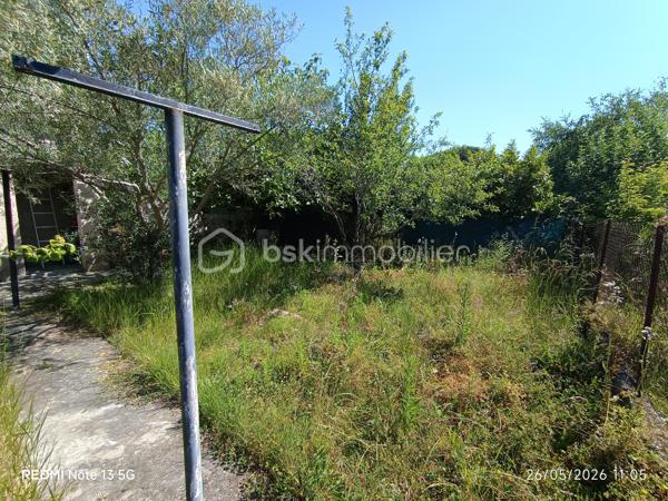 🚨 URGENT –  FORT POTENTIEL , OPPORTUNITÉ RARE À L'UNION (SAINT-CAPRAIS) 🚨

🔥 Villa 7 pièces + studio indépendant – 107.87 m² surface habitable  – Fort potentiel 🔥

📍 Quartier prisé • Calme • Proche Toulouse et commodités

🏡 Maison orientée Nord/Sud sur un terrain de 330 m² avec jardin arboré 🌿 et grand garage de 31 m².

✨ Le vrai plus ? Une maison qui s'adapte à votre projet de vie !
💡 Projetez-vous :
• Créez une suite parentale avec dressing et salle d'eau privative en reliant l'appartement à la maison.
• Conservez les 3 chambres à l'étage pour les enfants, avec leur propre salle de bain.
• Aménagez une 4ᵉ chambre au rez-de-chaussée pour recevoir, télétravailler ou anticiper l'avenir.
• Préservez l'indépendance du studio pour un revenu locatif, une profession libérale ou pour accueillir vos proches.

⭐ Ses atouts :
✅ Quartier très recherché de Saint-Caprais
✅ Fort potentiel de valorisation après rénovation 🔨
✅ Multiples possibilités d'aménagement
✅ Maison lumineuse et évolutive
✅ Environnement calme et résidentiel 🌳

💰 Prix : 279 000 €

⚡ Un bien rare qui ne demande qu'à révéler tout son potentiel. Venez imaginer la maison qui vous ressemble !

📞 Contactez nous rapidement pour une visite.