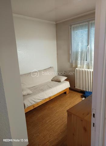 🚨 URGENT –  FORT POTENTIEL , OPPORTUNITÉ RARE À L'UNION (SAINT-CAPRAIS) 🚨

🔥 Villa 7 pièces + studio indépendant – 107.87 m² surface habitable  – Fort potentiel 🔥

📍 Quartier prisé • Calme • Proche Toulouse et commodités

🏡 Maison orientée Nord/Sud sur un terrain de 330 m² avec jardin arboré 🌿 et grand garage de 31 m².

✨ Le vrai plus ? Une maison qui s'adapte à votre projet de vie !
💡 Projetez-vous :
• Créez une suite parentale avec dressing et salle d'eau privative en reliant l'appartement à la maison.
• Conservez les 3 chambres à l'étage pour les enfants, avec leur propre salle de bain.
• Aménagez une 4ᵉ chambre au rez-de-chaussée pour recevoir, télétravailler ou anticiper l'avenir.
• Préservez l'indépendance du studio pour un revenu locatif, une profession libérale ou pour accueillir vos proches.

⭐ Ses atouts :
✅ Quartier très recherché de Saint-Caprais
✅ Fort potentiel de valorisation après rénovation 🔨
✅ Multiples possibilités d'aménagement
✅ Maison lumineuse et évolutive
✅ Environnement calme et résidentiel 🌳

💰 Prix : 279 000 €

⚡ Un bien rare qui ne demande qu'à révéler tout son potentiel. Venez imaginer la maison qui vous ressemble !

📞 Contactez nous rapidement pour une visite.