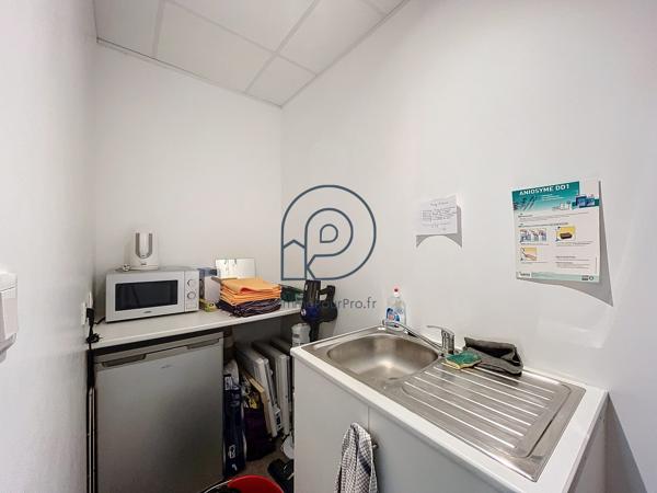 Capinghem – Ensemble paramédical 106 m² (4 cellules, 3 louées + 1 libre) | Idéal occupant-investisseur | À vendre