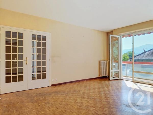 Appartement F3 à vendre  3 pièces - 82,70 m 2   FOIX  - 09